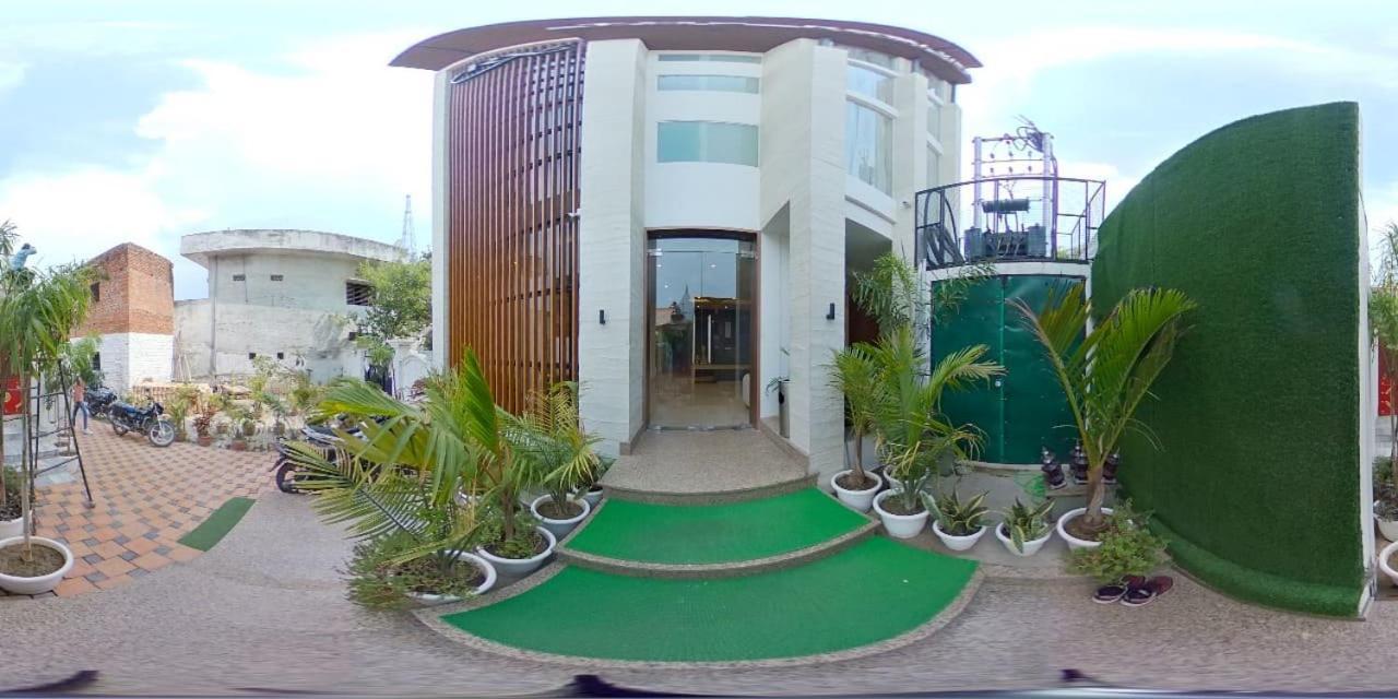 Hotel The Royal Vista 瓦拉纳西 外观 照片